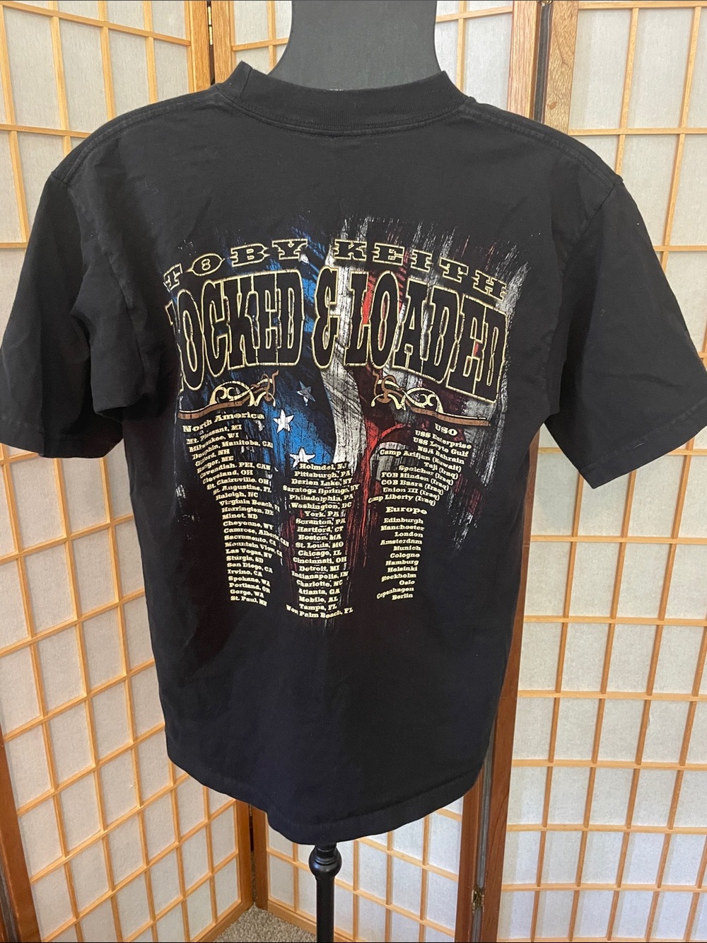 Toby Keith "Made in America" Black Graphic Tee Locked and Loaded Tour Y2K - Picture 2 of 5